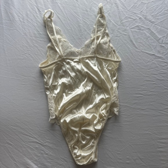 Victoria's Secret Ivory Satin Lace Trim Teddy Bodysuit Lingerie Medium Vintage - Picture 12 of 13